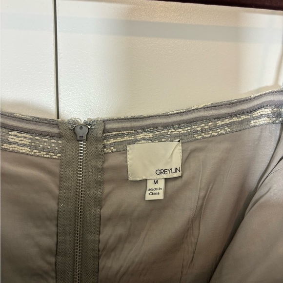 Silver/grey strapless Greylin party dress with pockets. - Picture 4 of 5